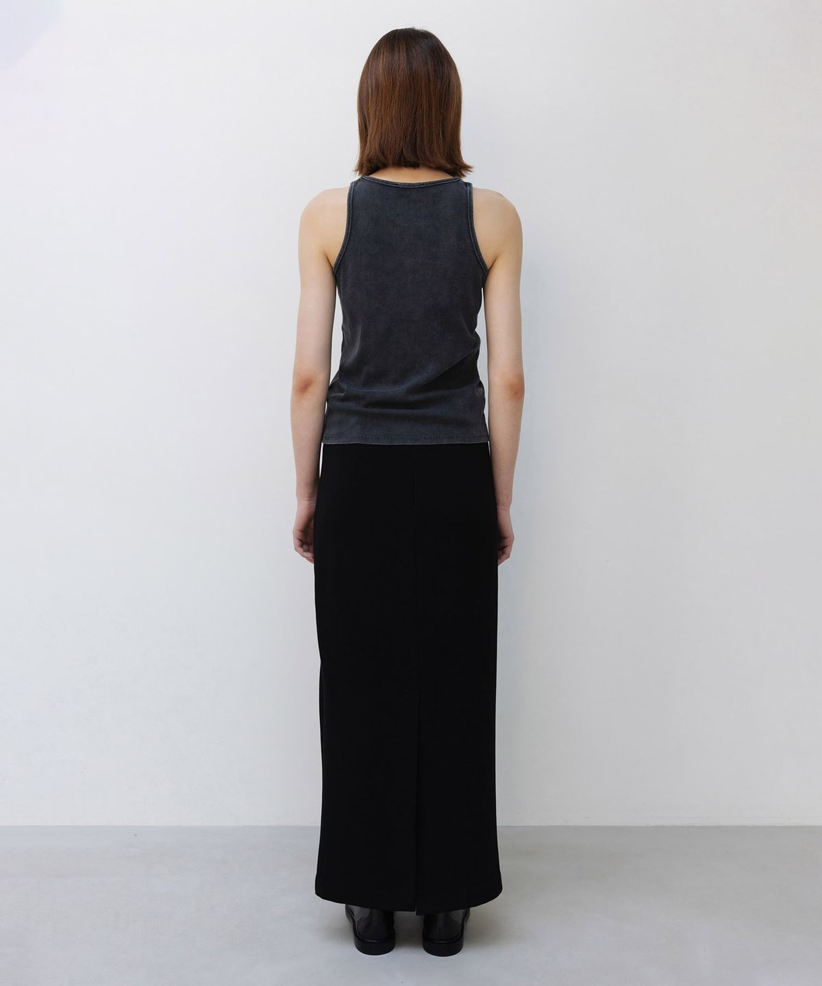 인사일런스 우먼(INSILENCE WOMEN) 워시드 립 홀터 슬리브리스 CHARCOAL