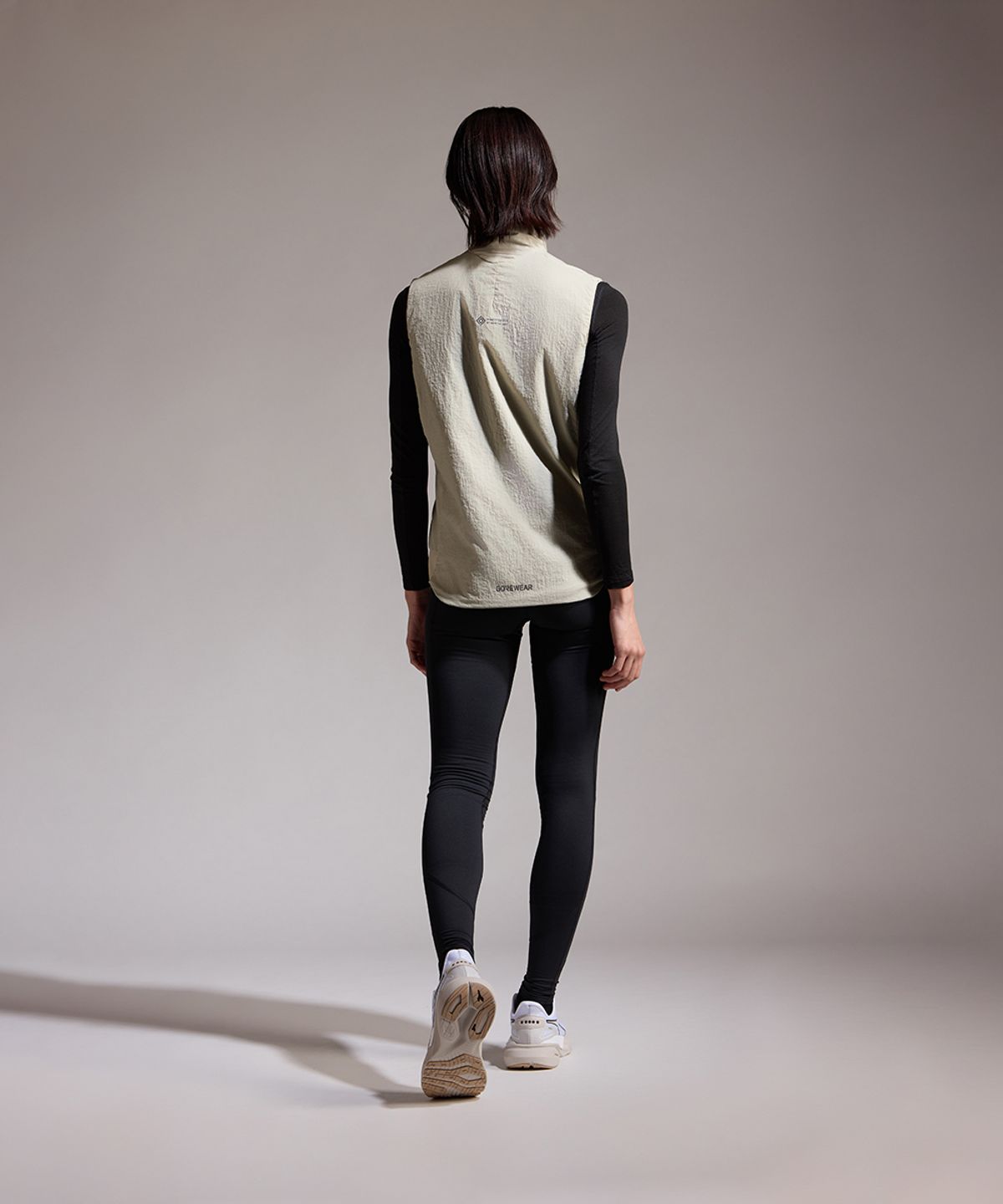 고어웨어(GOREWEAR) 컨커브 윈드스토퍼 ePE 인슐레이티드 베스트 - 테크 베이지 (여성용) 방풍 보온 조끼