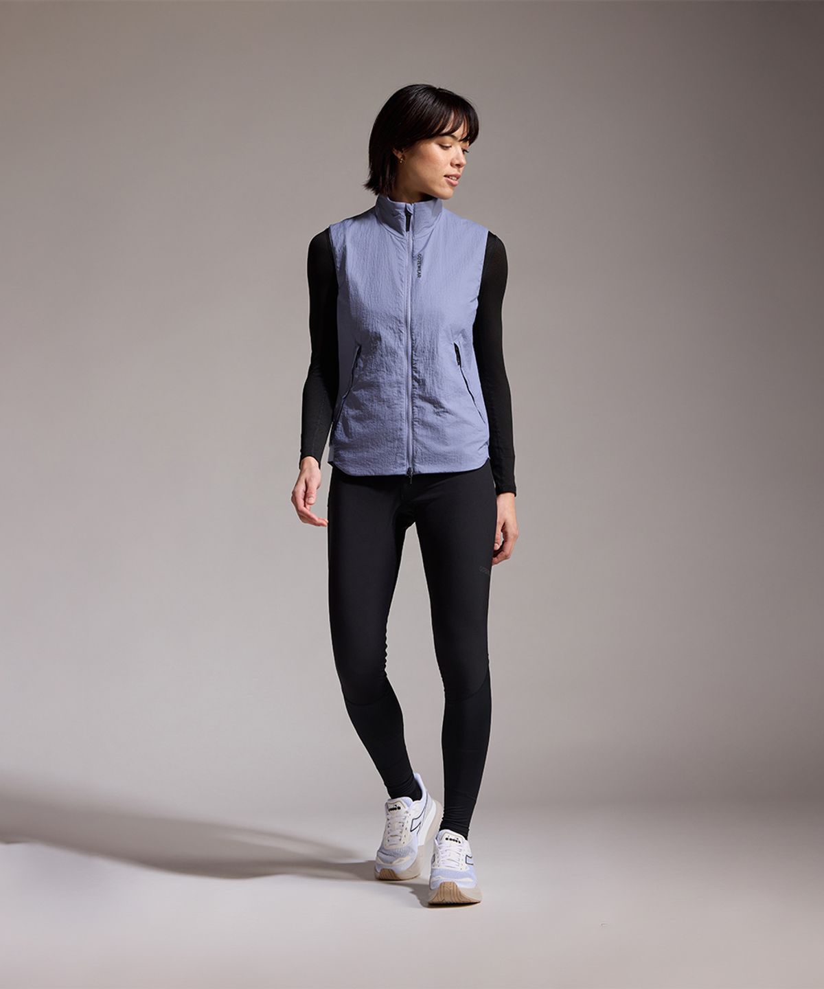 고어웨어(GOREWEAR) 컨커브 윈드스토퍼 ePE 인슐레이티드 베스트 - 아머씨스트 그레이 (여성용) 방풍 보온 조끼