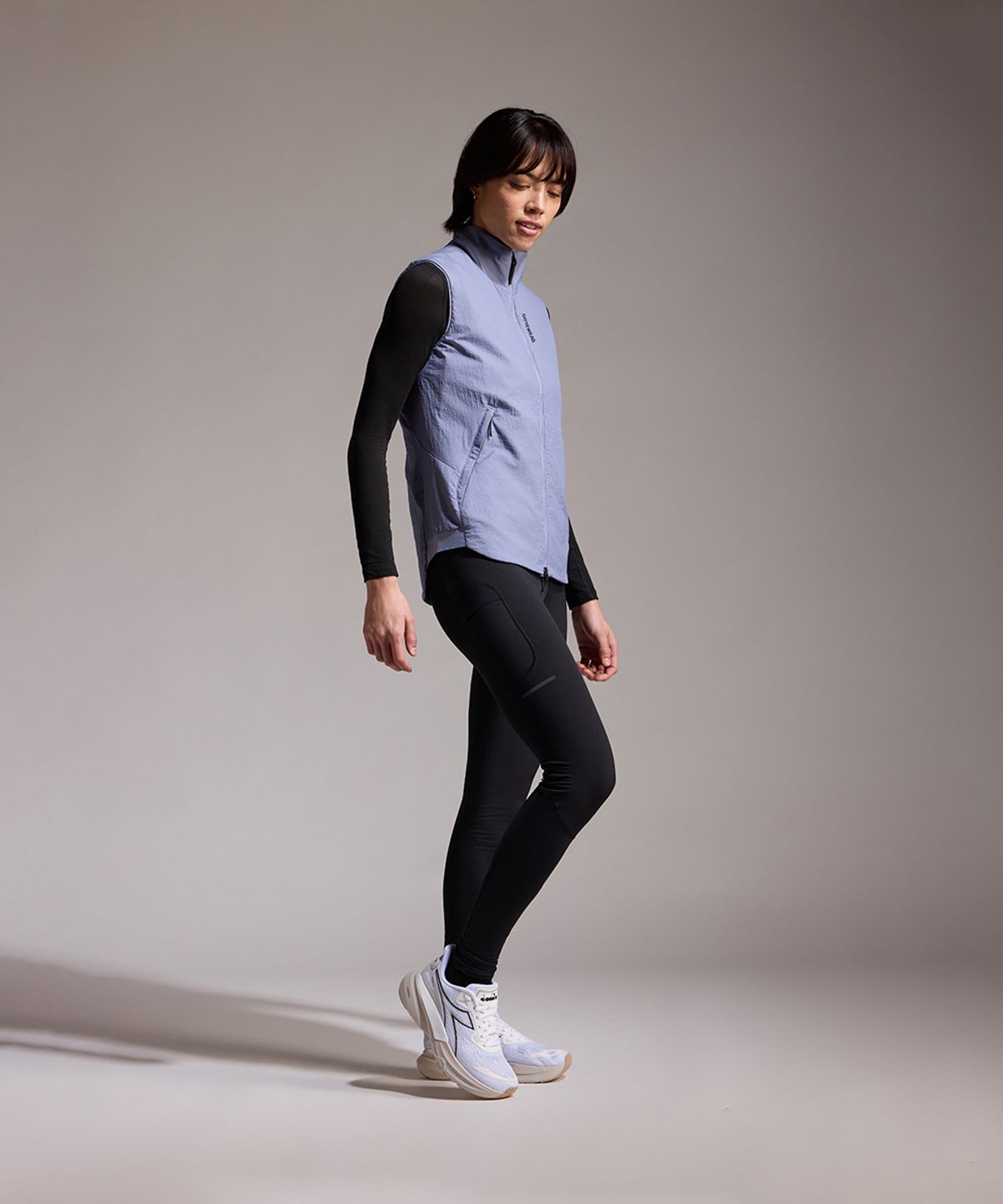 고어웨어(GOREWEAR) 컨커브 윈드스토퍼 ePE 인슐레이티드 베스트 - 아머씨스트 그레이 (여성용) 방풍 보온 조끼