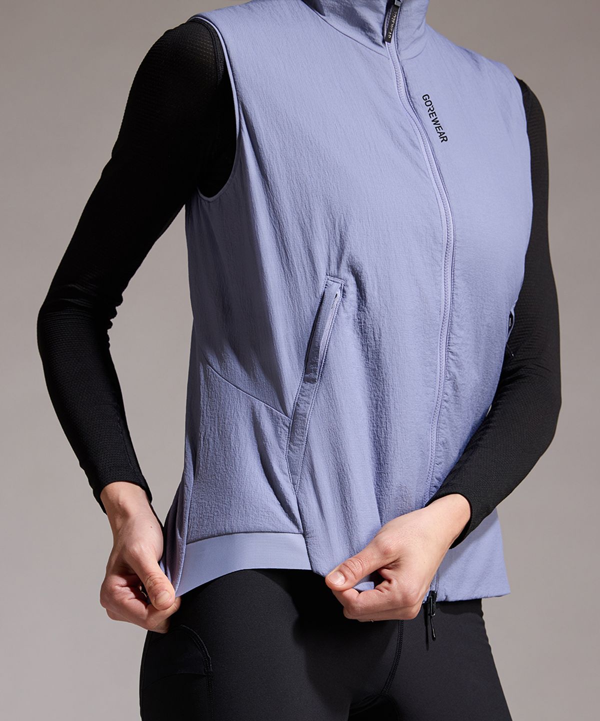 고어웨어(GOREWEAR) 컨커브 윈드스토퍼 ePE 인슐레이티드 베스트 - 아머씨스트 그레이 (여성용) 방풍 보온 조끼