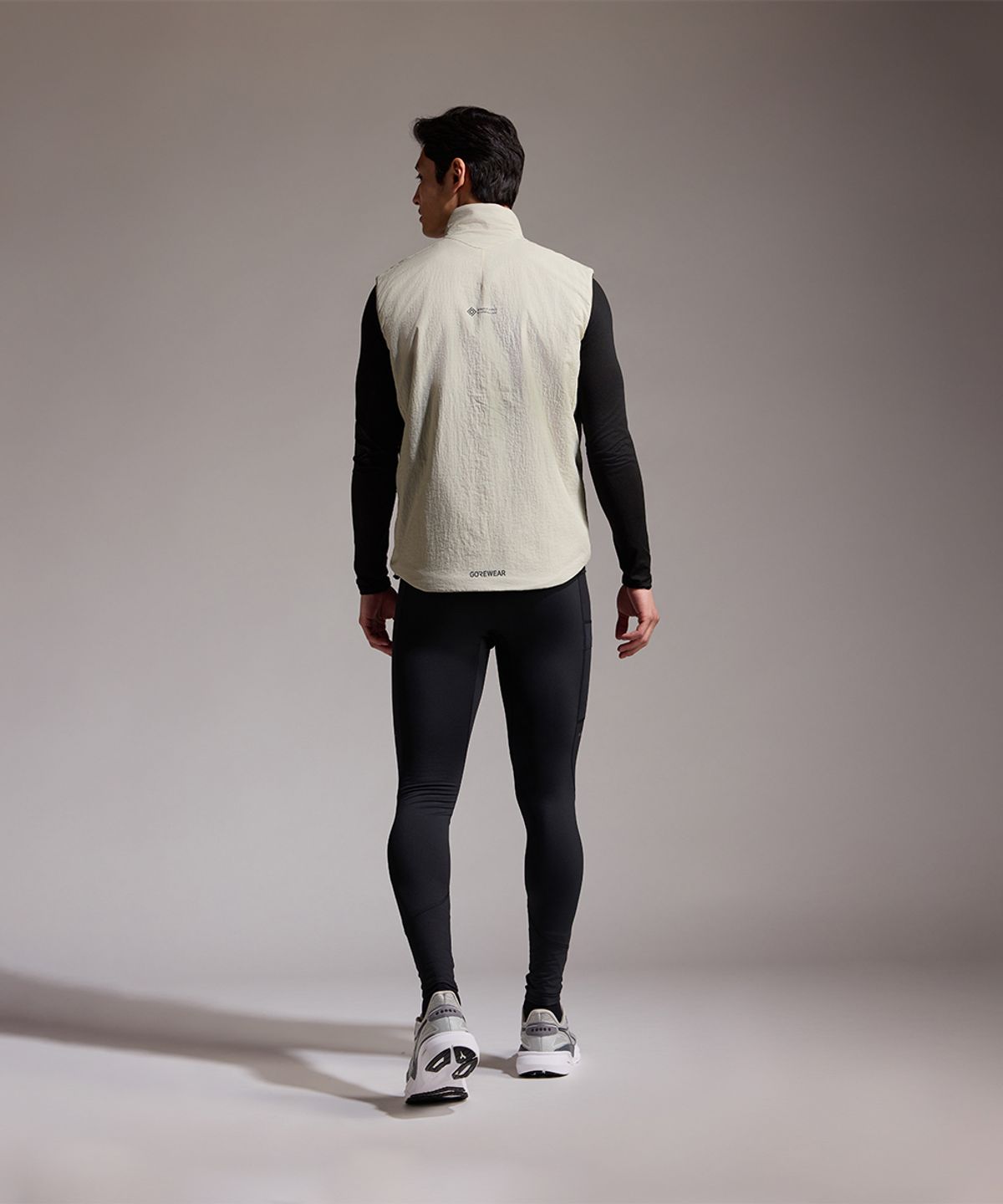 고어웨어(GOREWEAR) 컨커브 윈드스토퍼 ePE 인슐레이티드 베스트 - 테크 베이지 (남성용) 방풍 보온 조끼