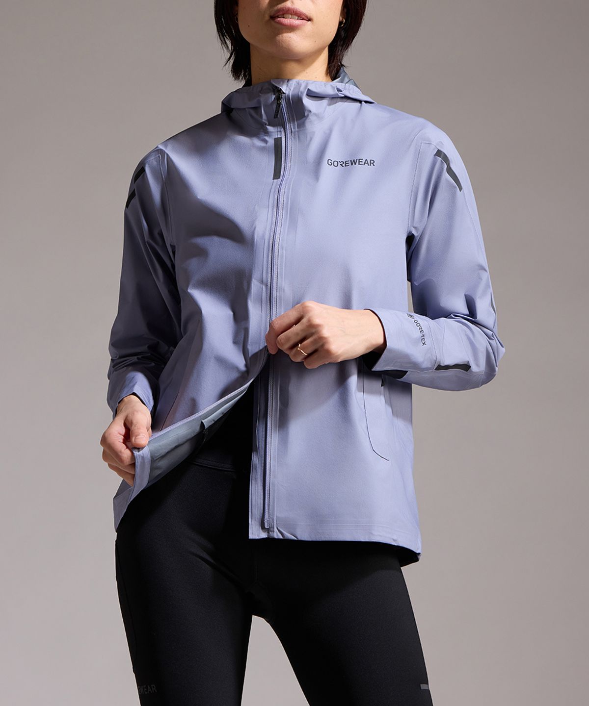 고어웨어(GOREWEAR) Gore-TEX 고어텍스 컨커브 자켓 우먼 - 아머씨스트 그레이 (여성용)