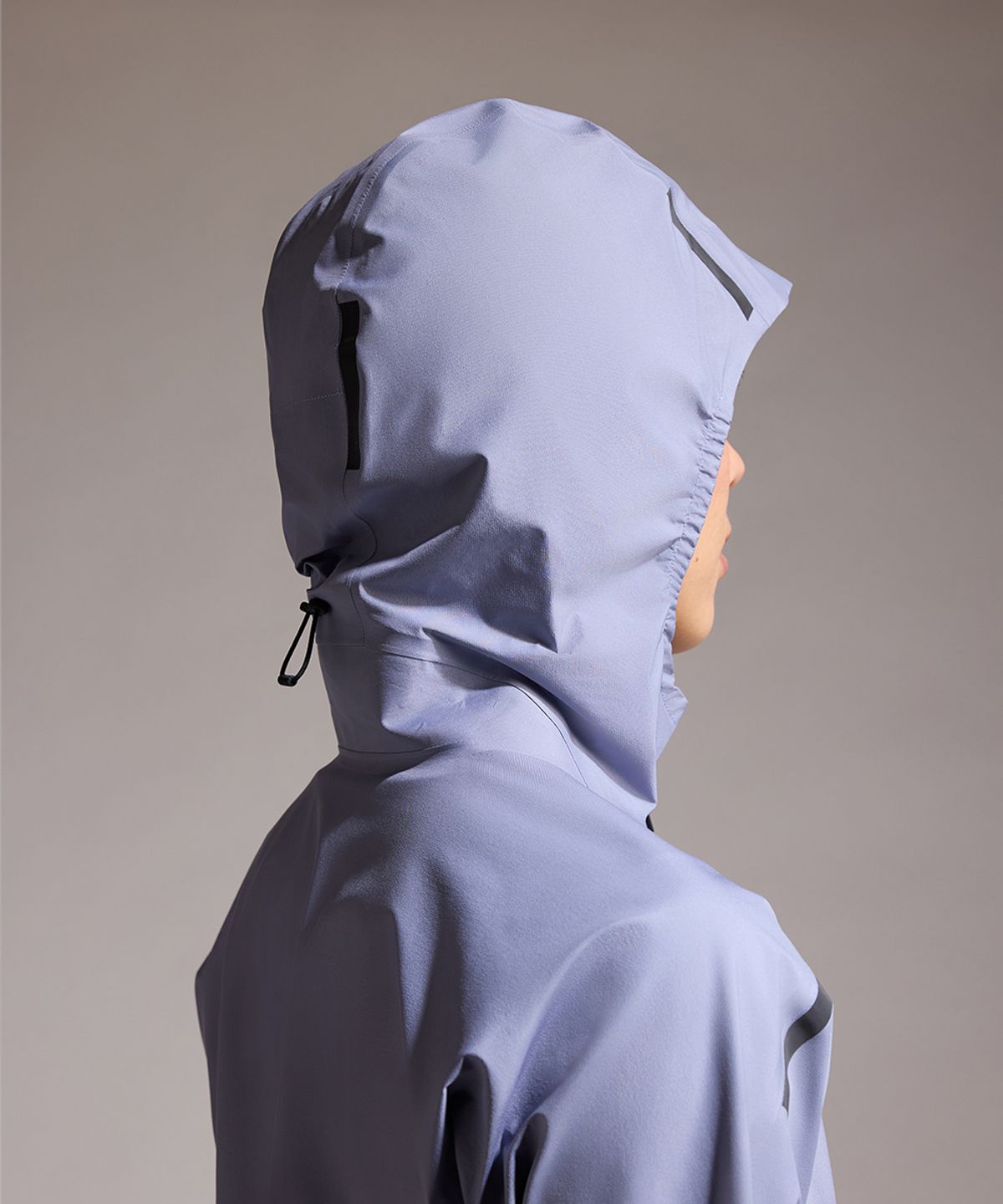 고어웨어(GOREWEAR) Gore-TEX 고어텍스 컨커브 자켓 우먼 - 아머씨스트 그레이 (여성용)