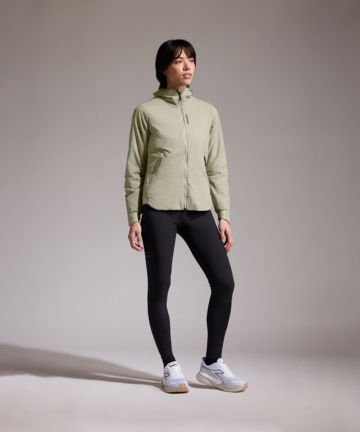 고어웨어(GOREWEAR) 컨커브 윈드스토퍼 ePE 인슐레이티드 후드 자켓 우먼 - 테크 베이지 (여성용) 방풍 보온 아우터