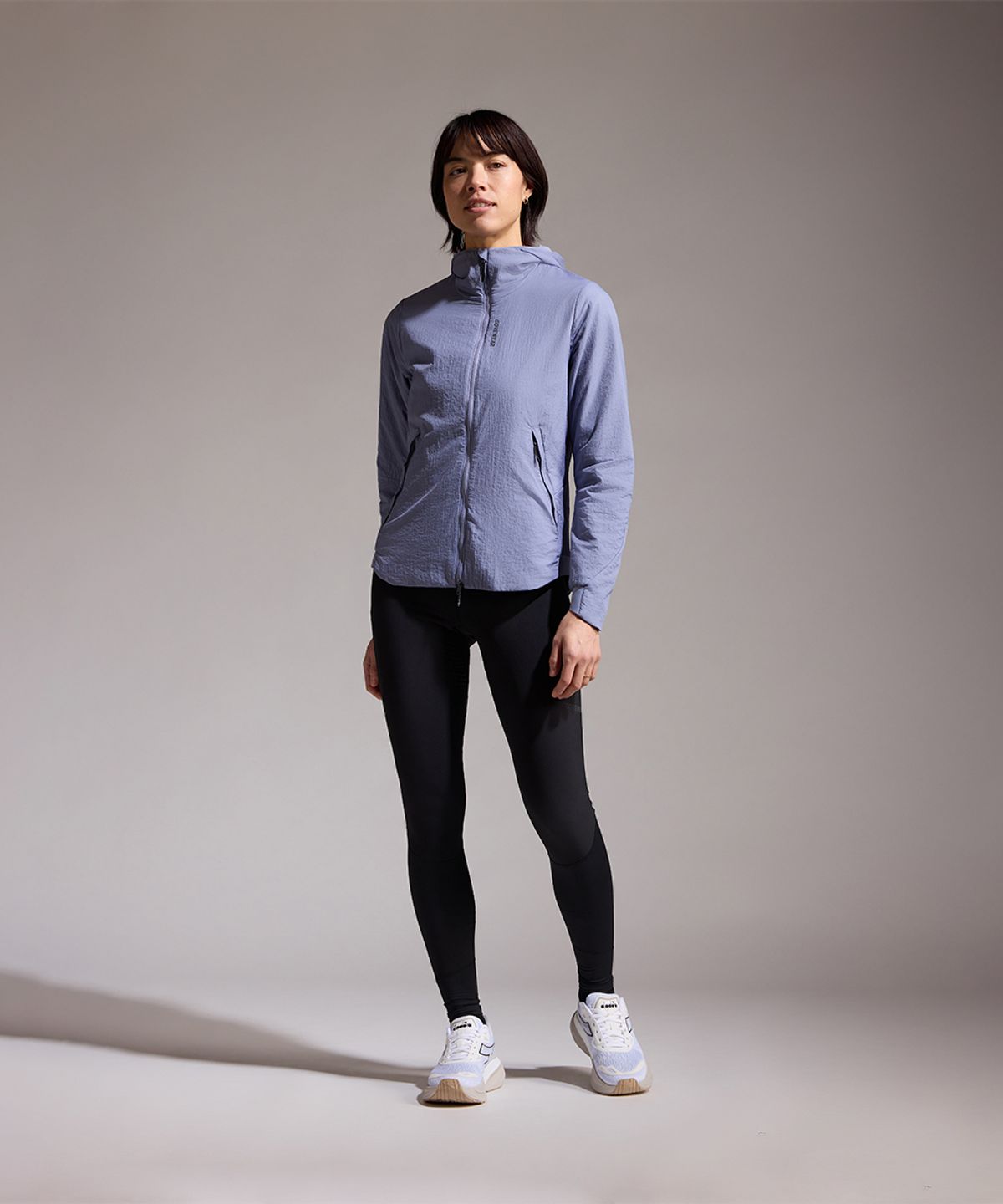 고어웨어(GOREWEAR) 컨커브 윈드스토퍼 ePE 인슐레이티드 후드 자켓 우먼 - 아머씨스트 그레이 (여성용) 방풍 보온 아우터