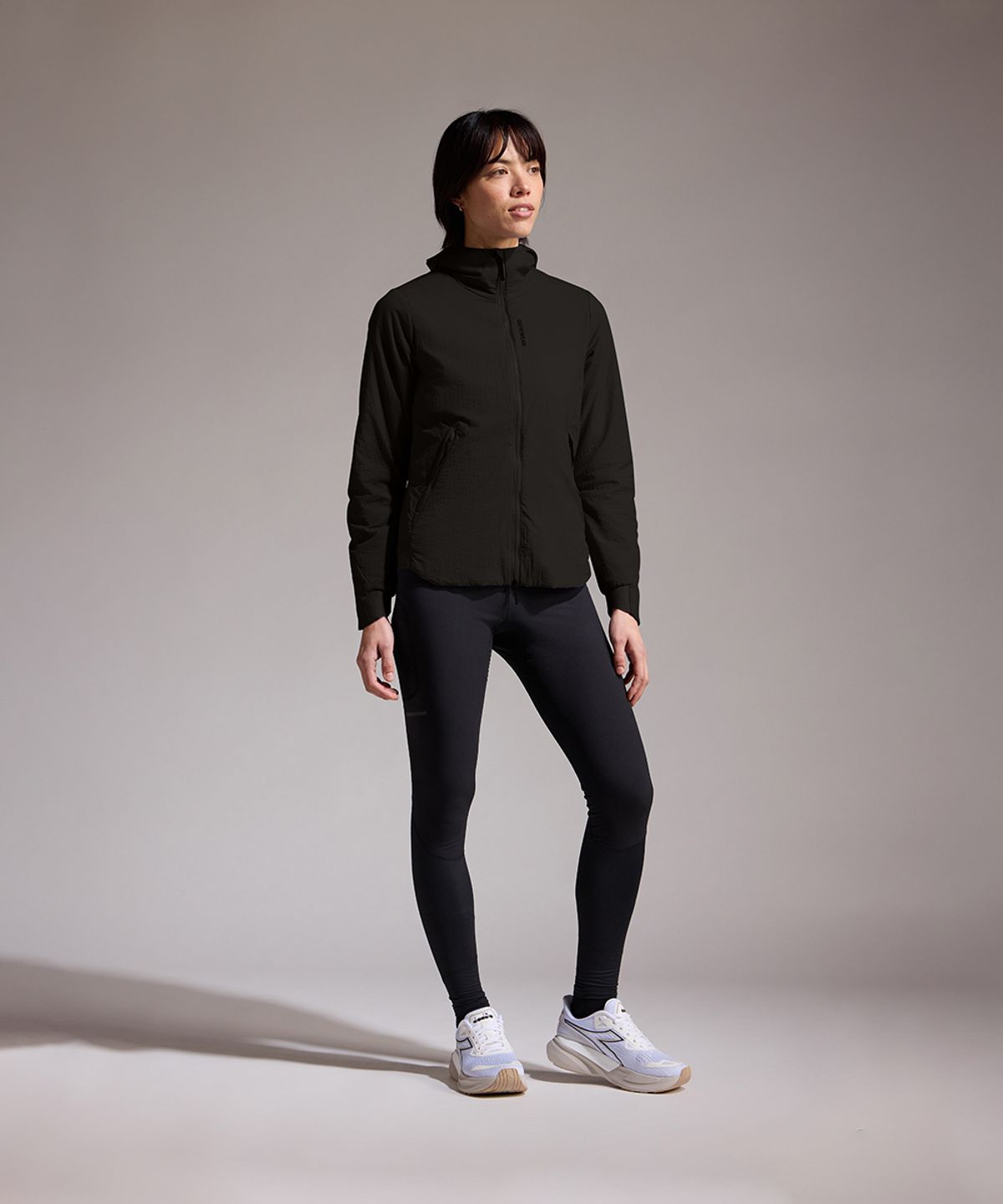고어웨어(GOREWEAR) 컨커브 윈드스토퍼 ePE 인슐레이티드 후드 자켓 우먼 - 블랙 (여성용) 방풍 보온 아우터