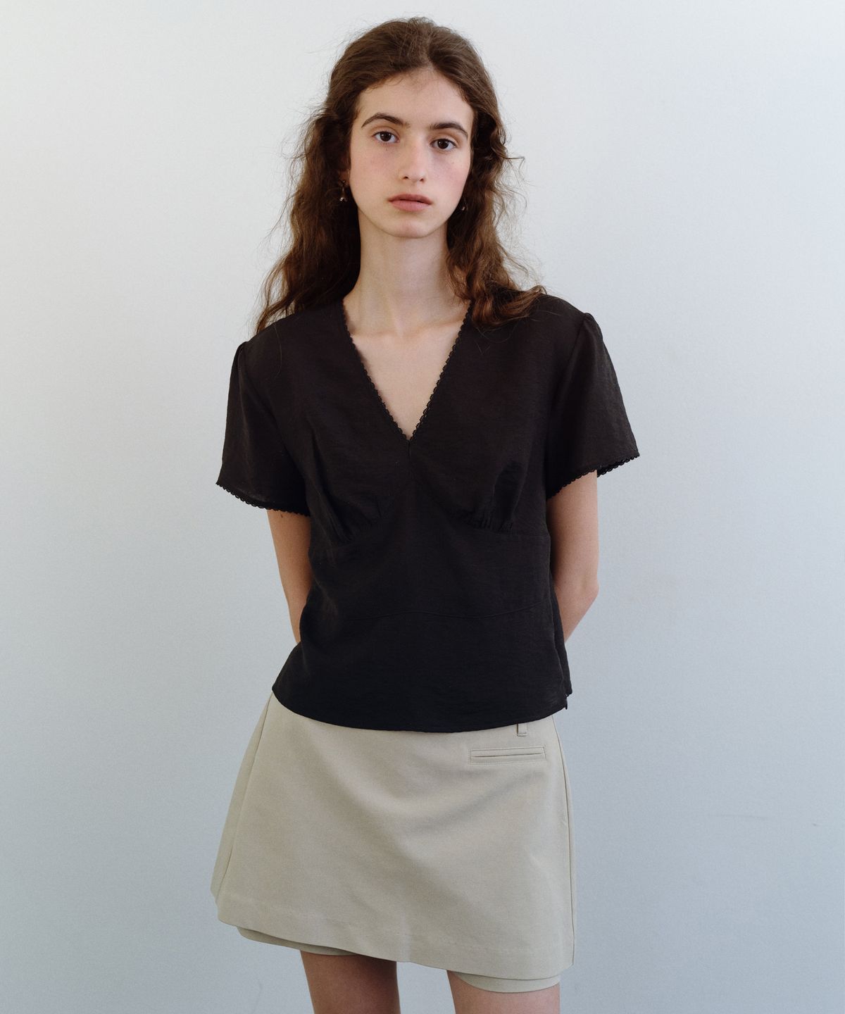 유라고(URAGO) Line shirring half blouse