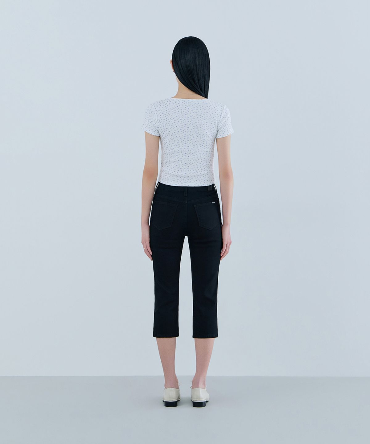 게스(GUESS) 1color 블랙 카프리 팬츠 OQ2D5983