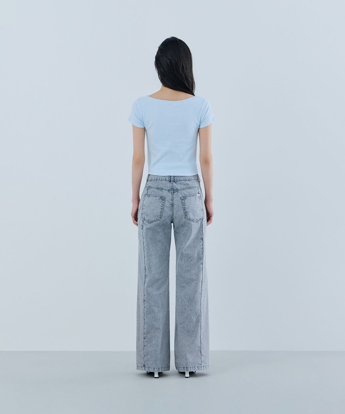 게스(GUESS) 1color 절개디테일 LBL 부츠컷 OQ2D5125