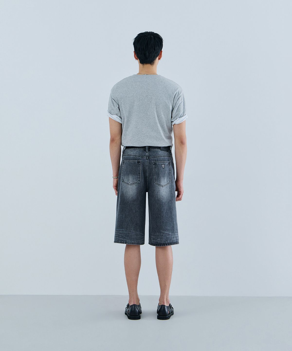 게스(GUESS) 1color 남성 그레이 버뮤다 팬츠 MQ2D9071