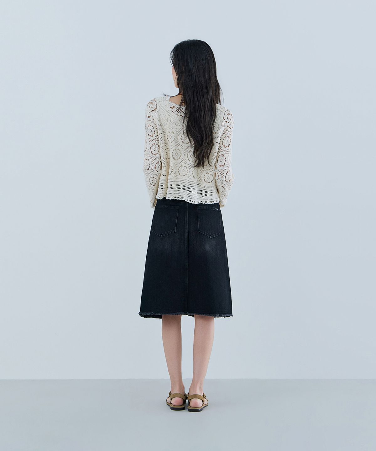 게스(GUESS) 1color 밑단 풀림 BLK 미디움 스커트 OQ2D5940