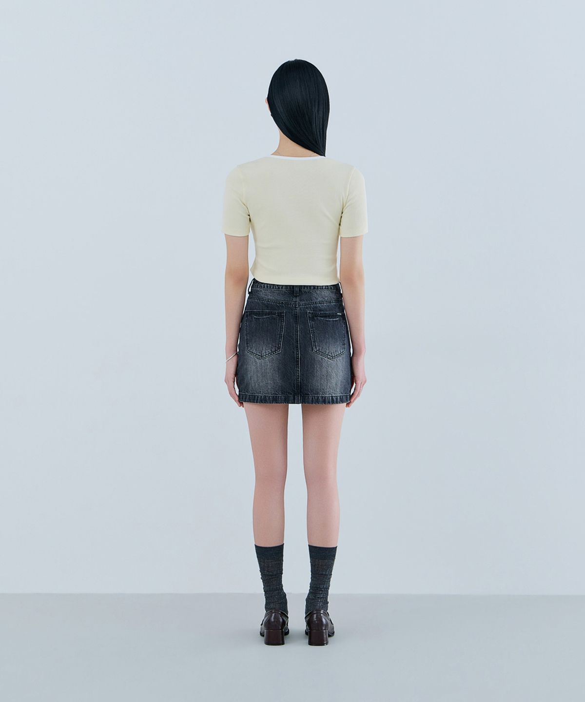 게스(GUESS) 1color 블랙 데님 미니스커트 OQ2D5920