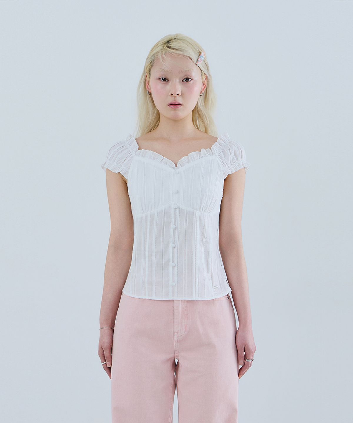 게스(GUESS) 1color 콩단추 민소매 블라우스 OQ2W5604