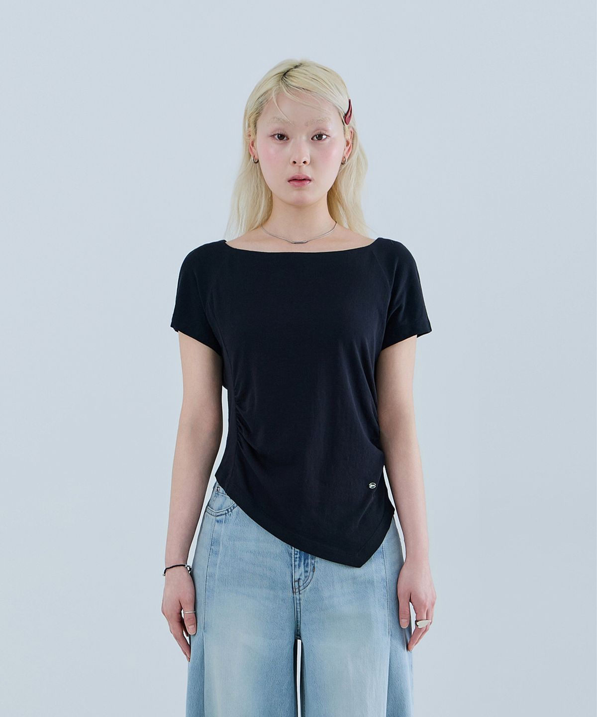 게스(GUESS) 2color 허리 셔링 디테일 반팔 티셔츠 OQ2K5453