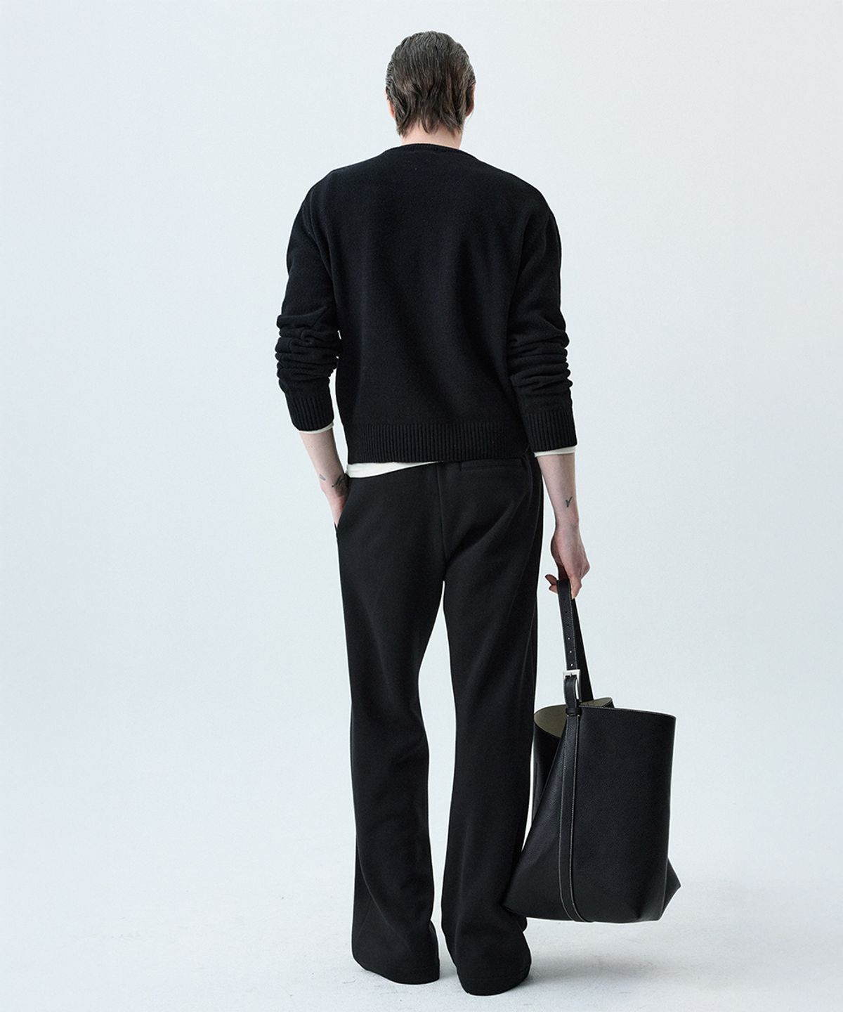 세비지(SAVAGE) Round Neck Knit - Black