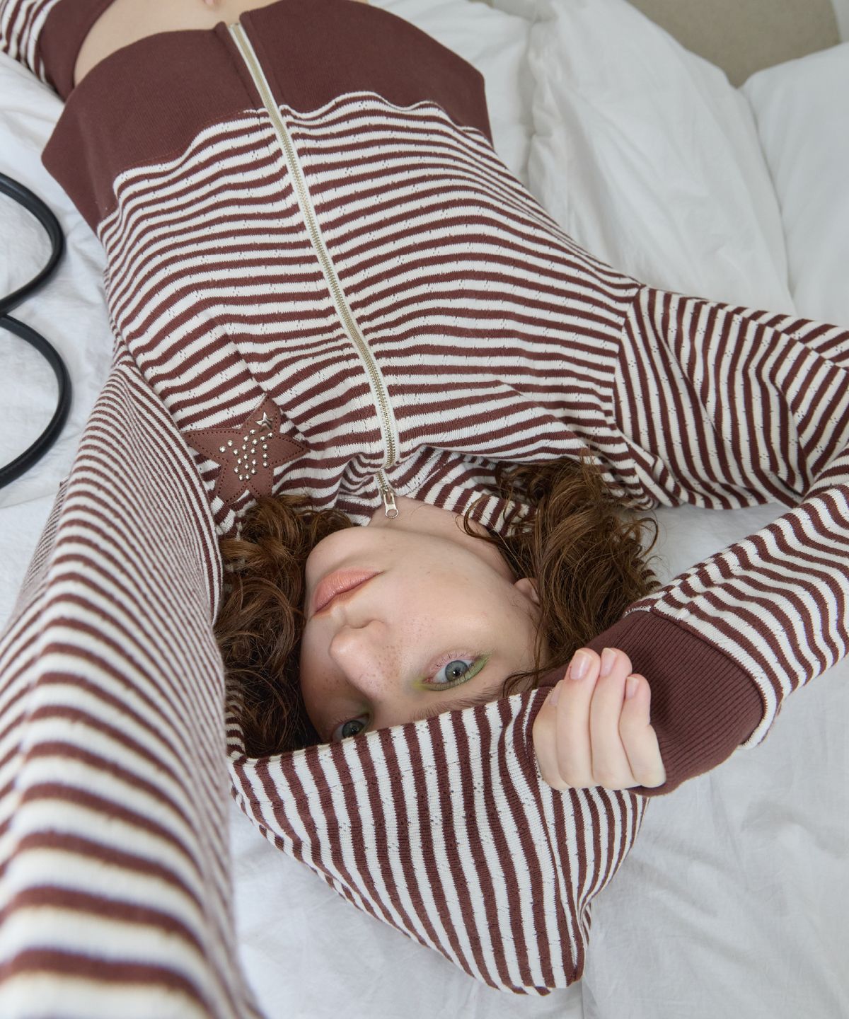 레터리(LETERIE) STRIPE STAR HOOD ZIP-UP_BROWN