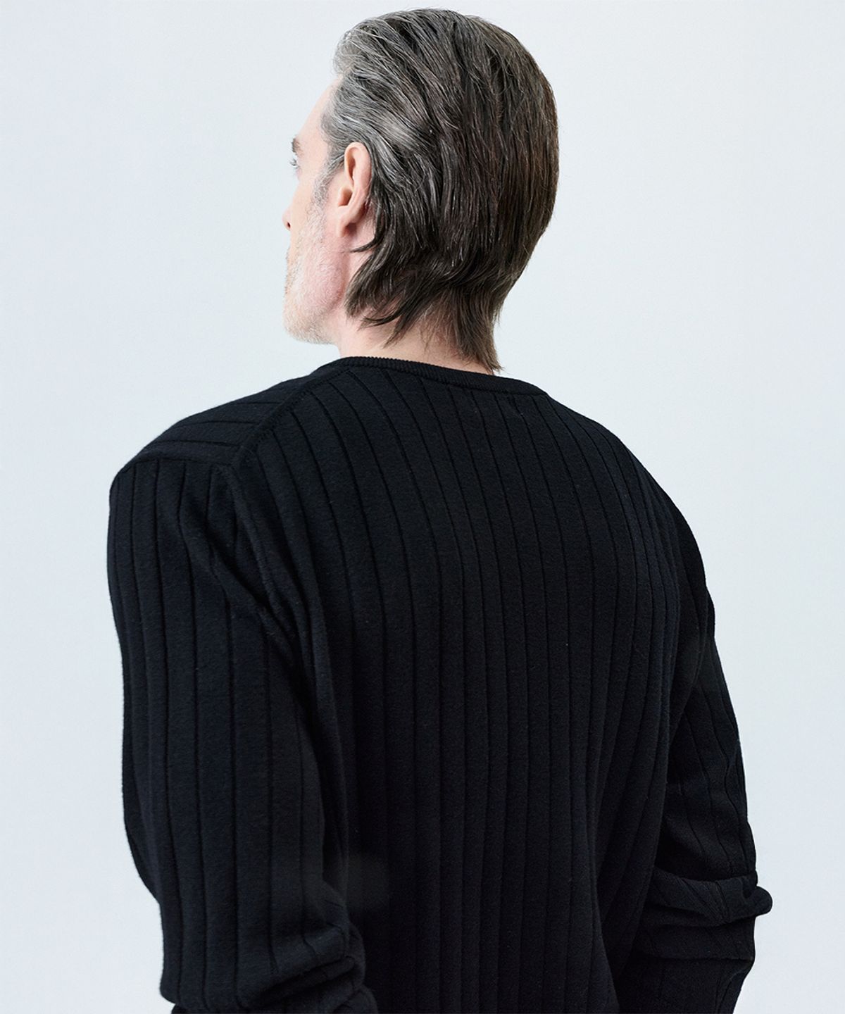 세비지(SAVAGE) Round Neck Ribbed Knit Cardigan - Black