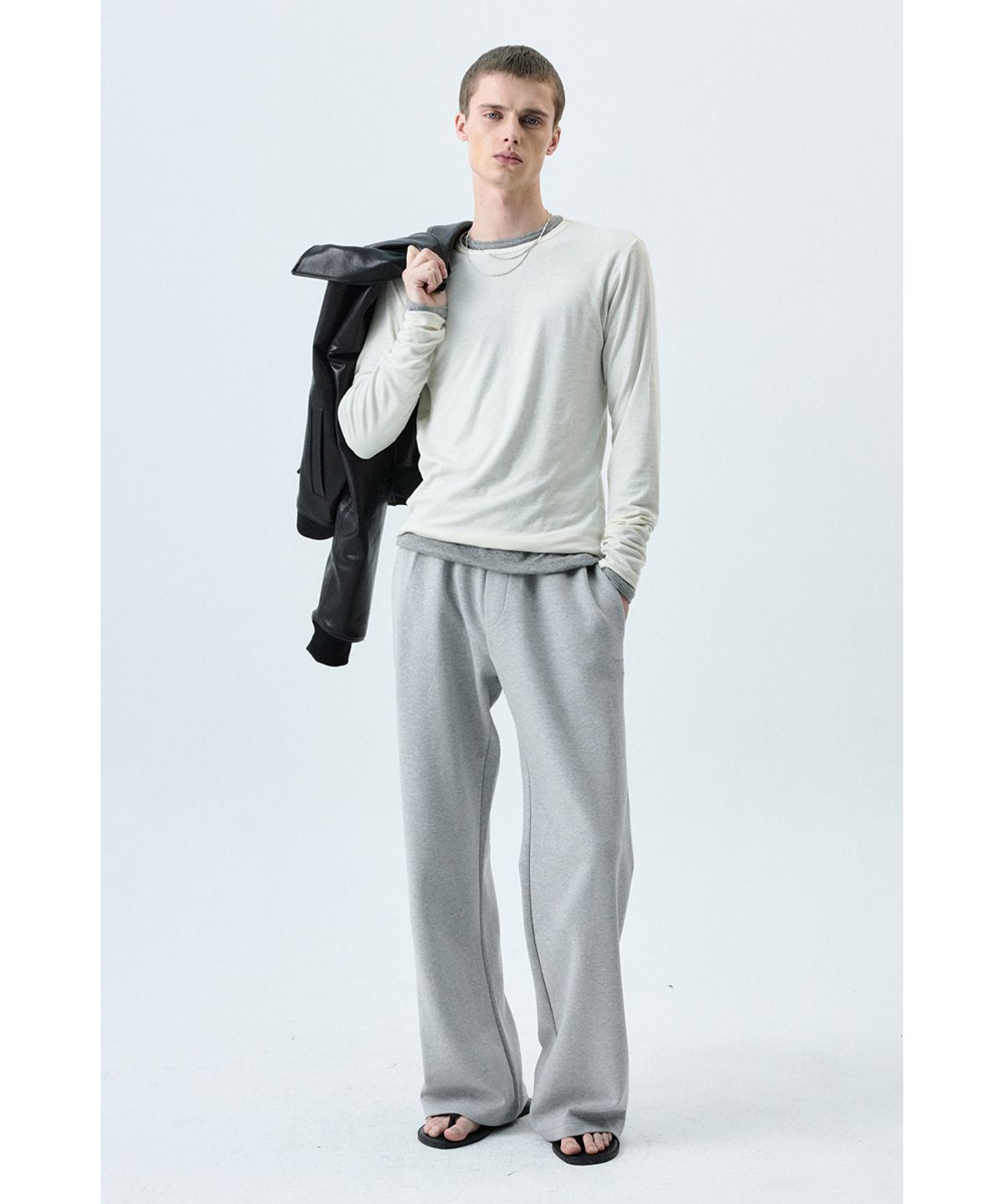 세비지(SAVAGE) Flatlock Crewneck Long Sleeve - Beige