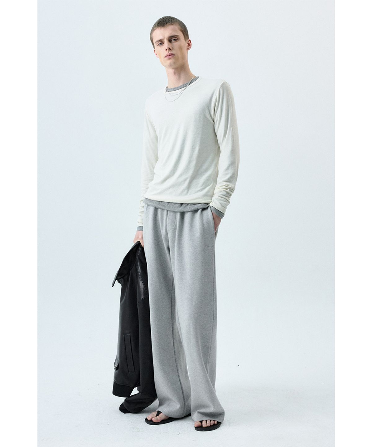 세비지(SAVAGE) Flatlock Crewneck Long Sleeve - Beige