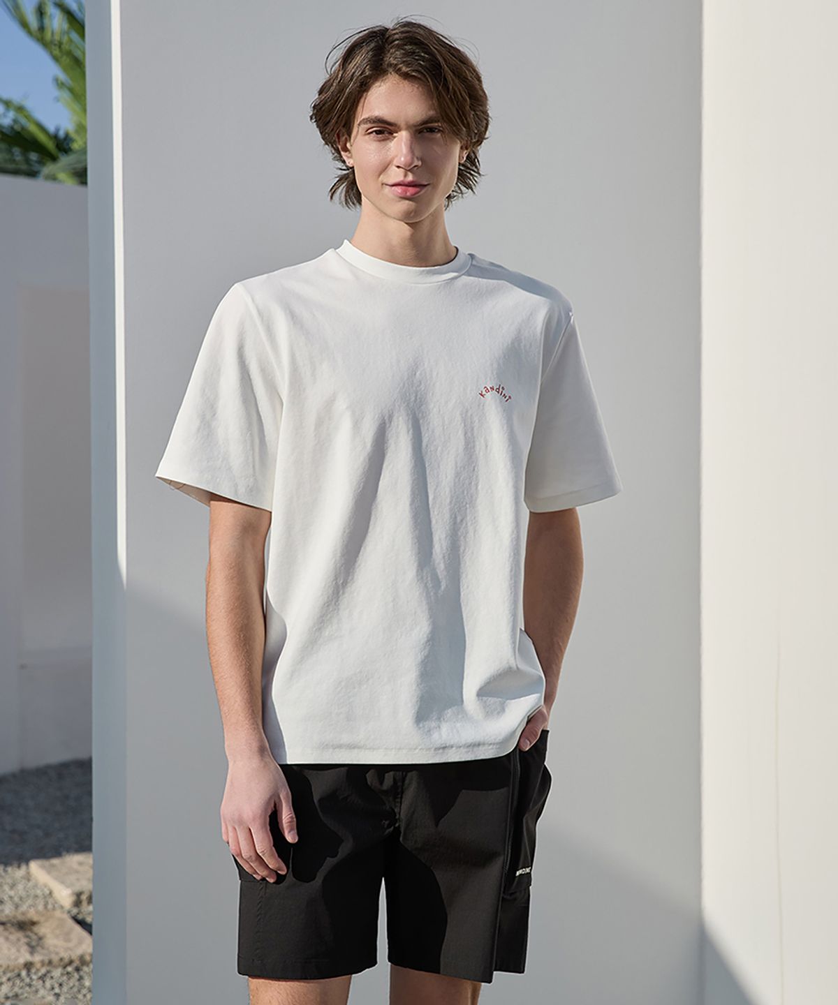 칸디니(KANDINI) 아이보리 그래픽 반팔 티셔츠 (Unisex)
