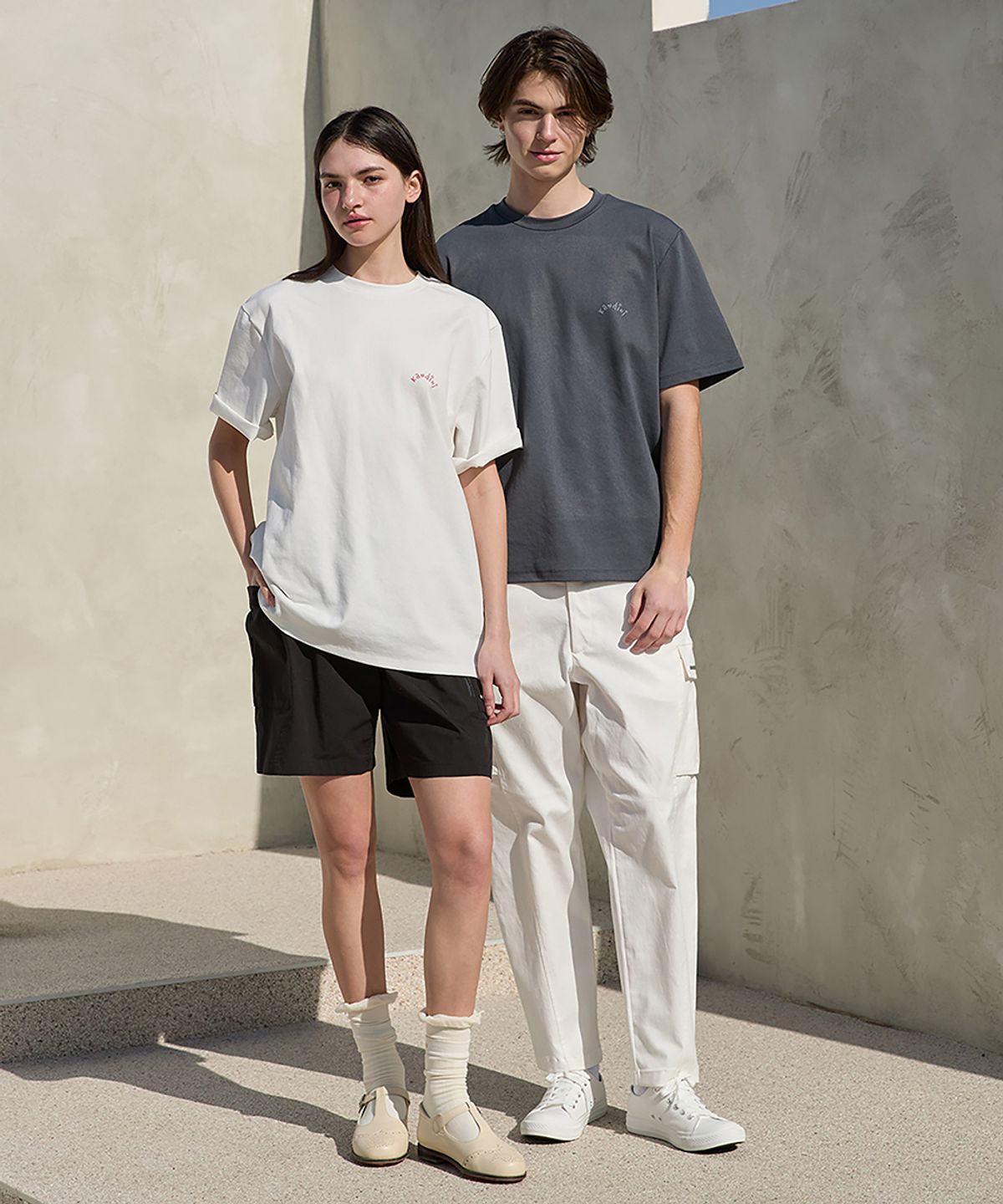 칸디니(KANDINI) 아이보리 그래픽 반팔 티셔츠 (Unisex)