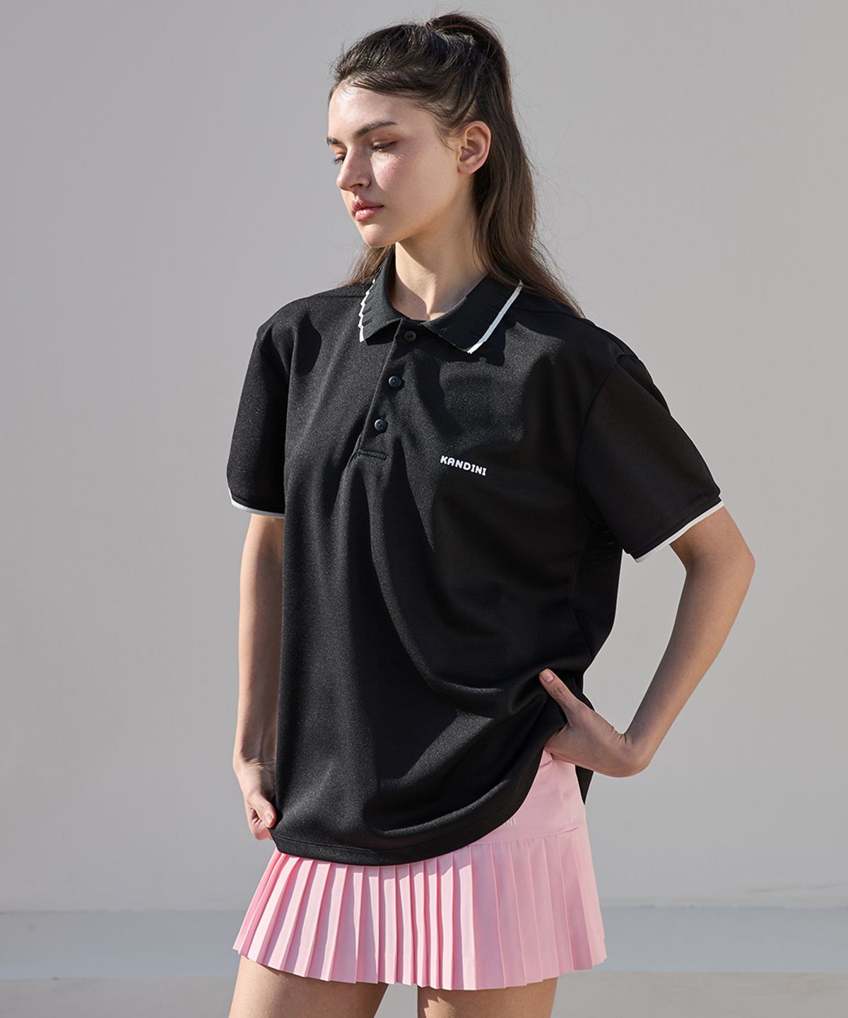 칸디니(KANDINI) 블랙 플리츠카라 폴로셔츠 (Unisex)
