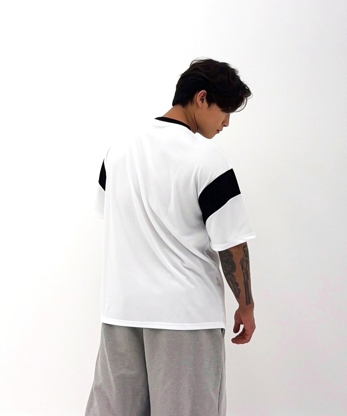 바벨웍스(BARBELLWORKS) 배색 메쉬 오버핏티셔츠