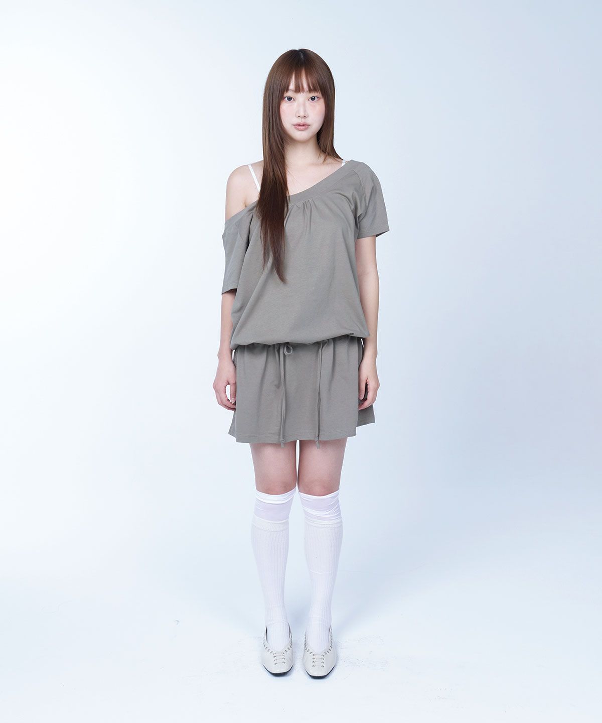 라이라이(LYELYE) One shoulder shirring top (khaki)