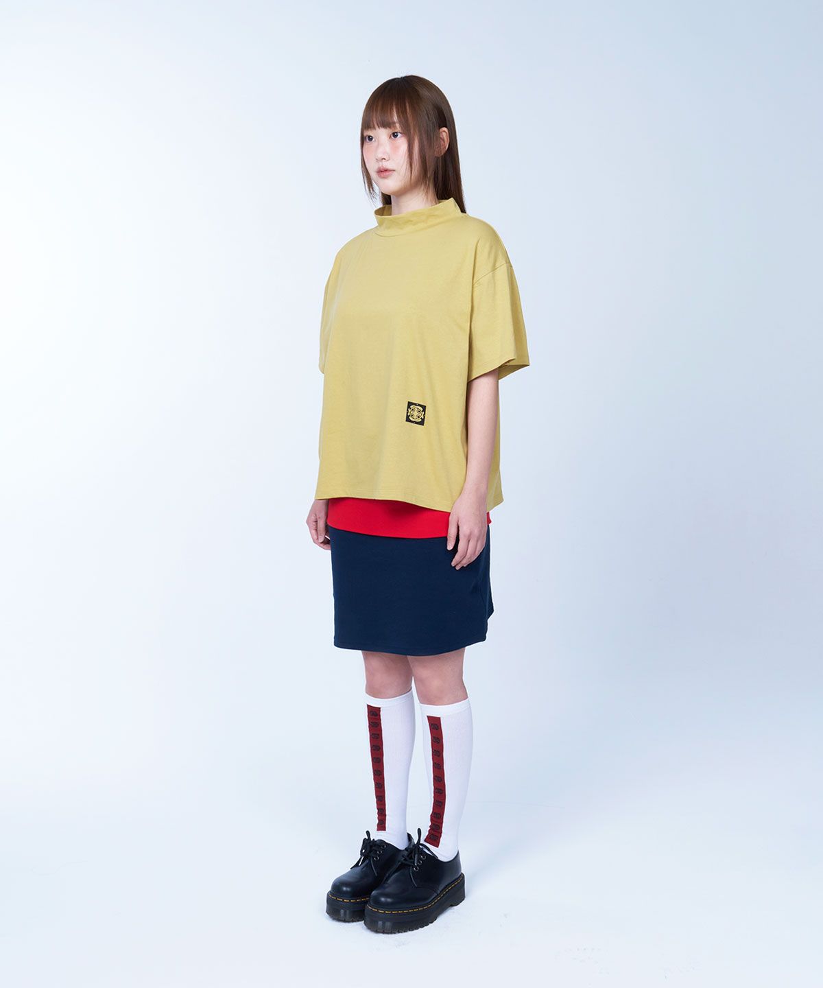 라이라이(LYELYE) Semi-crop half neck symbol tee (mustard)