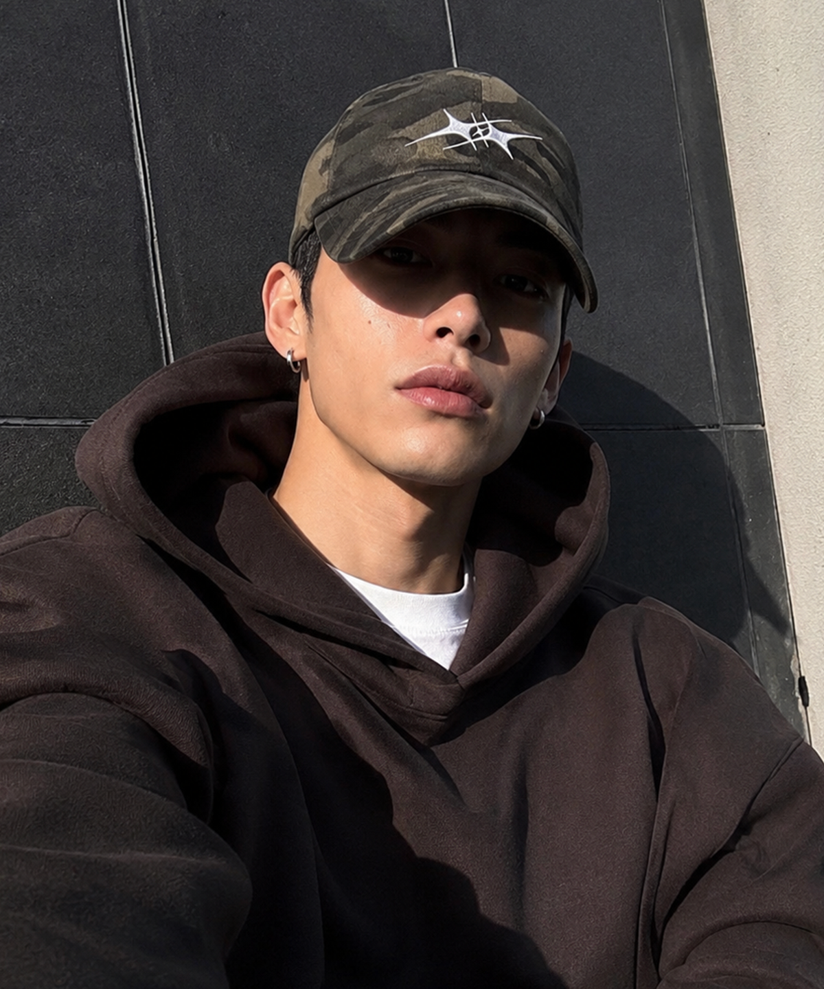 어덜트온리(ADULTONLY) XXX 로고 카모 볼캡 (브라운카키)