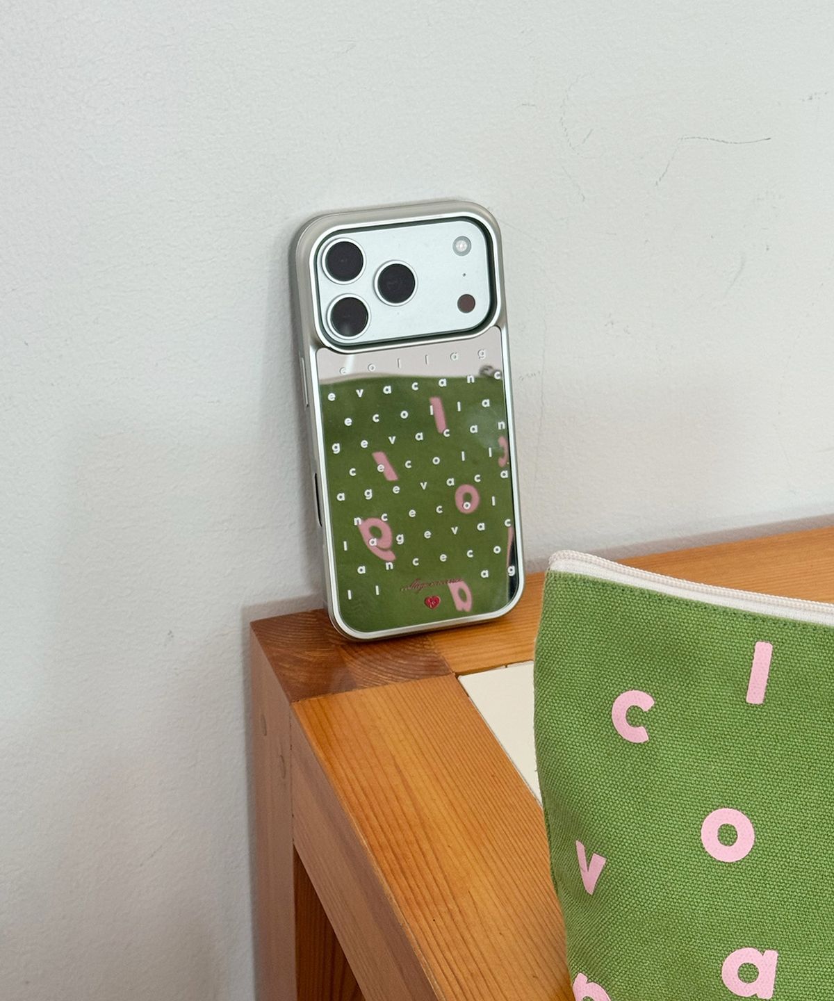 꼴라주바캉스(COLLAGEVACANCE) Col Pattern Mirror Silver Case (폰케이스) - White Alphabet