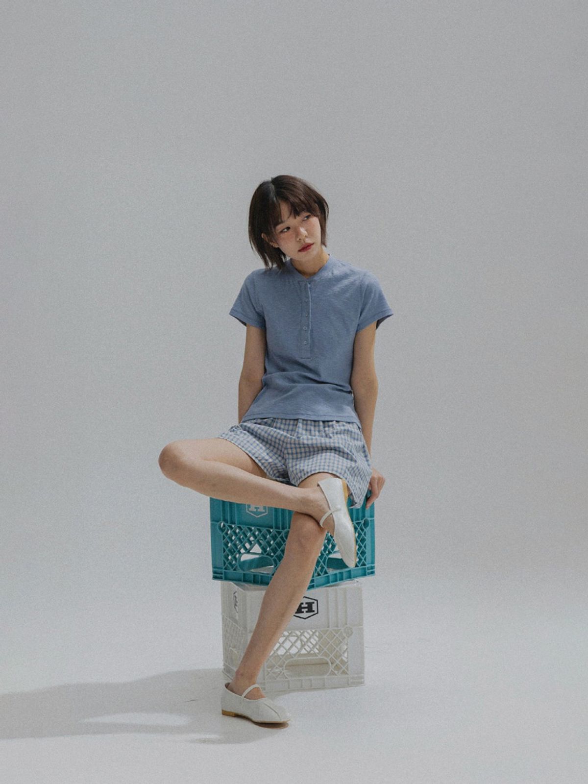 앤하츠(ANNEHEARTS) Henley Neck Cotton Tee_BLUE