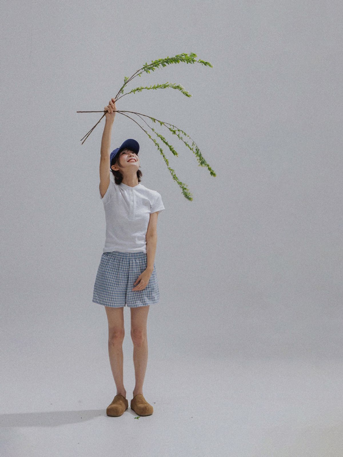 앤하츠(ANNEHEARTS) Henley Neck Cotton Tee_IVORY