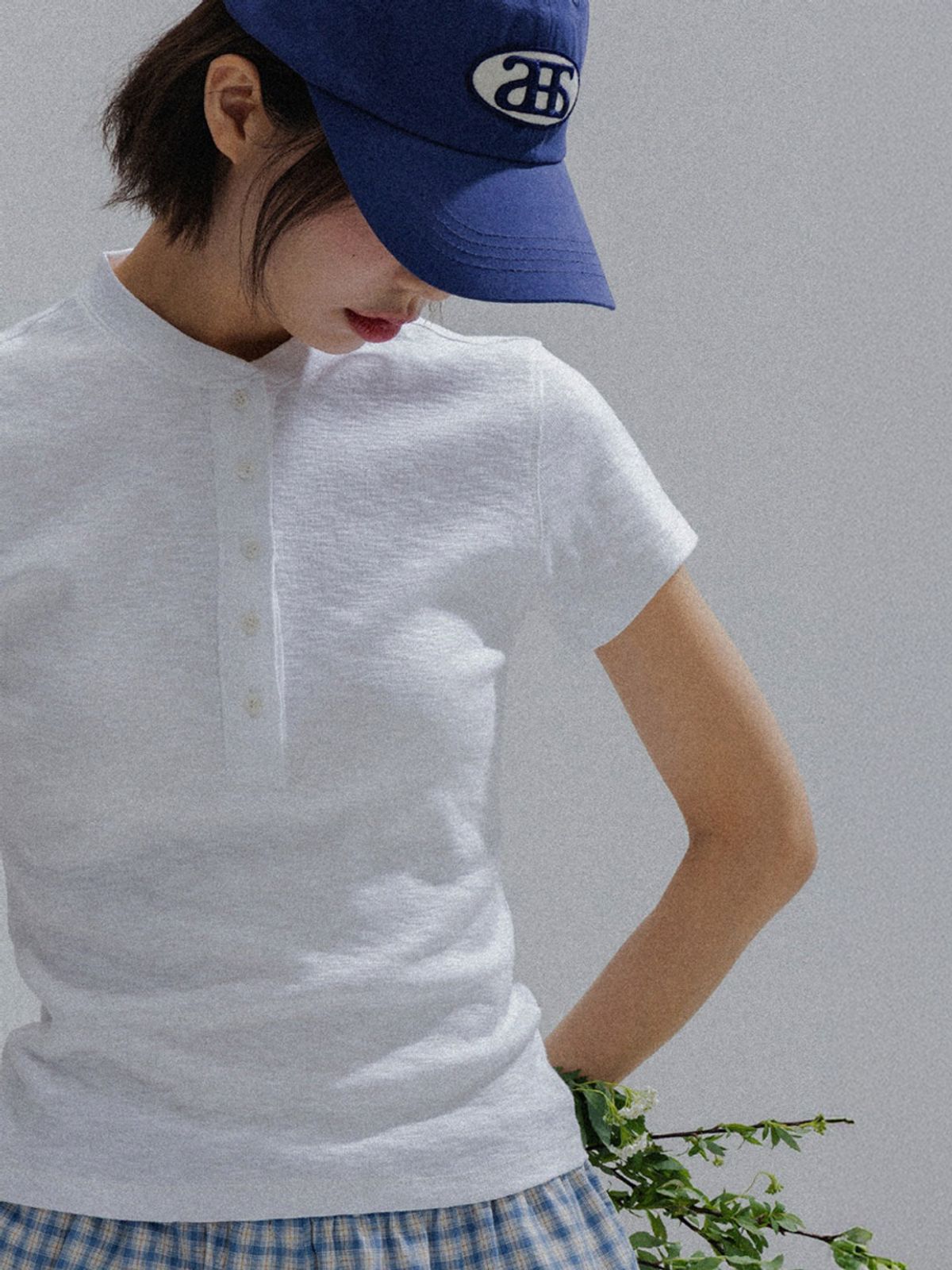 앤하츠(ANNEHEARTS) Henley Neck Cotton Tee_IVORY
