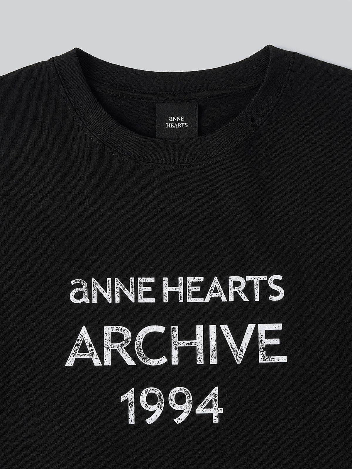 앤하츠(ANNEHEARTS) Vintage Letter ArchiveTee_BLACK