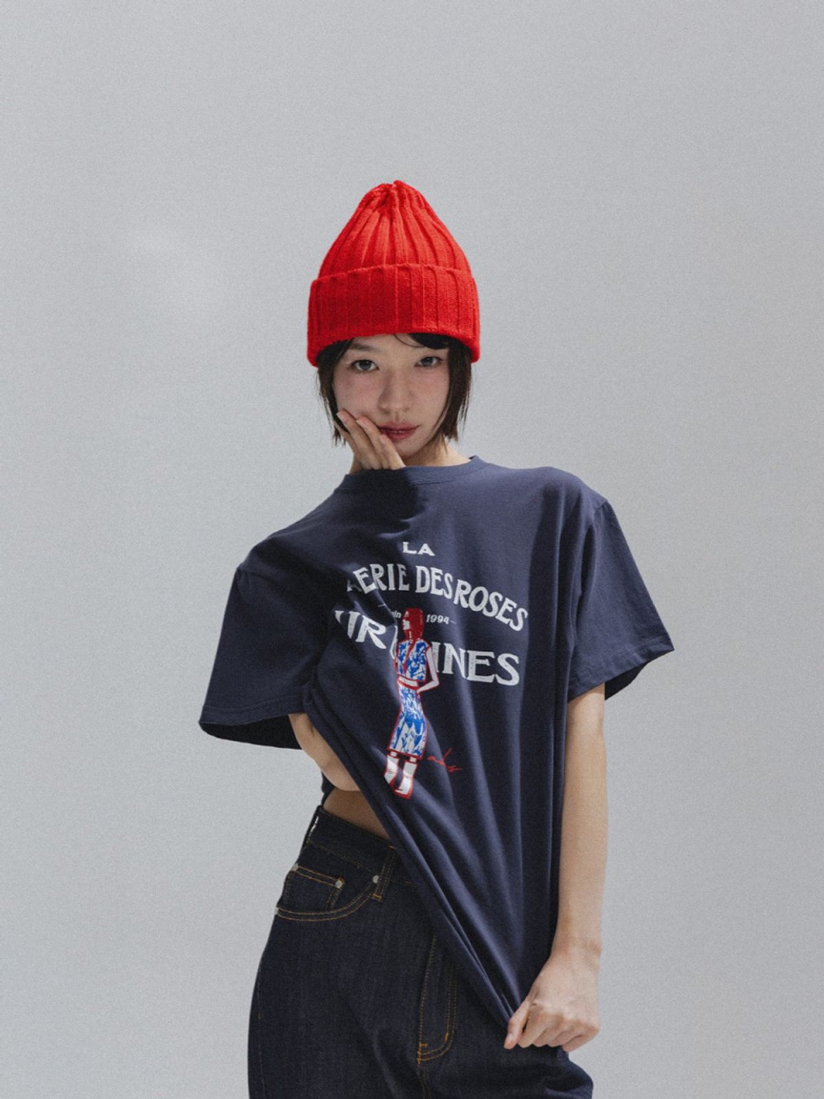 앤하츠(ANNEHEARTS) French Muse Artwork Tee_CHARCOAL