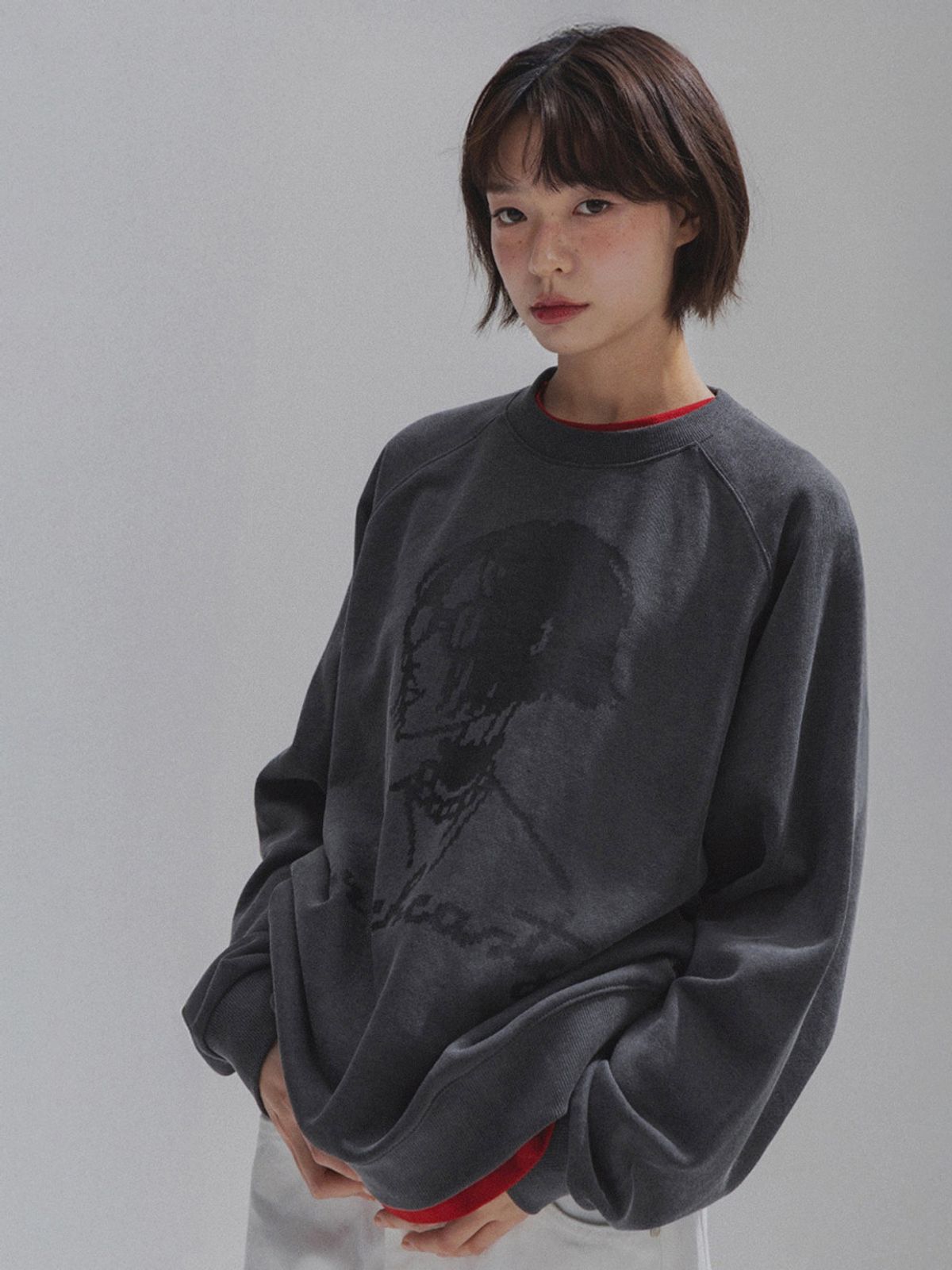앤하츠(ANNEHEARTS) Vintage Muse Raglan Sweatshirt_CHARCOAL