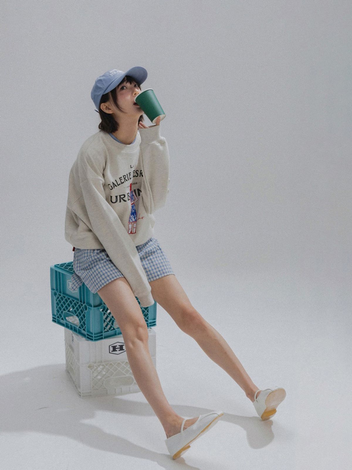 앤하츠(ANNEHEARTS) French Muse Artwork Sweatshirt_OATMEAL [2nd]
