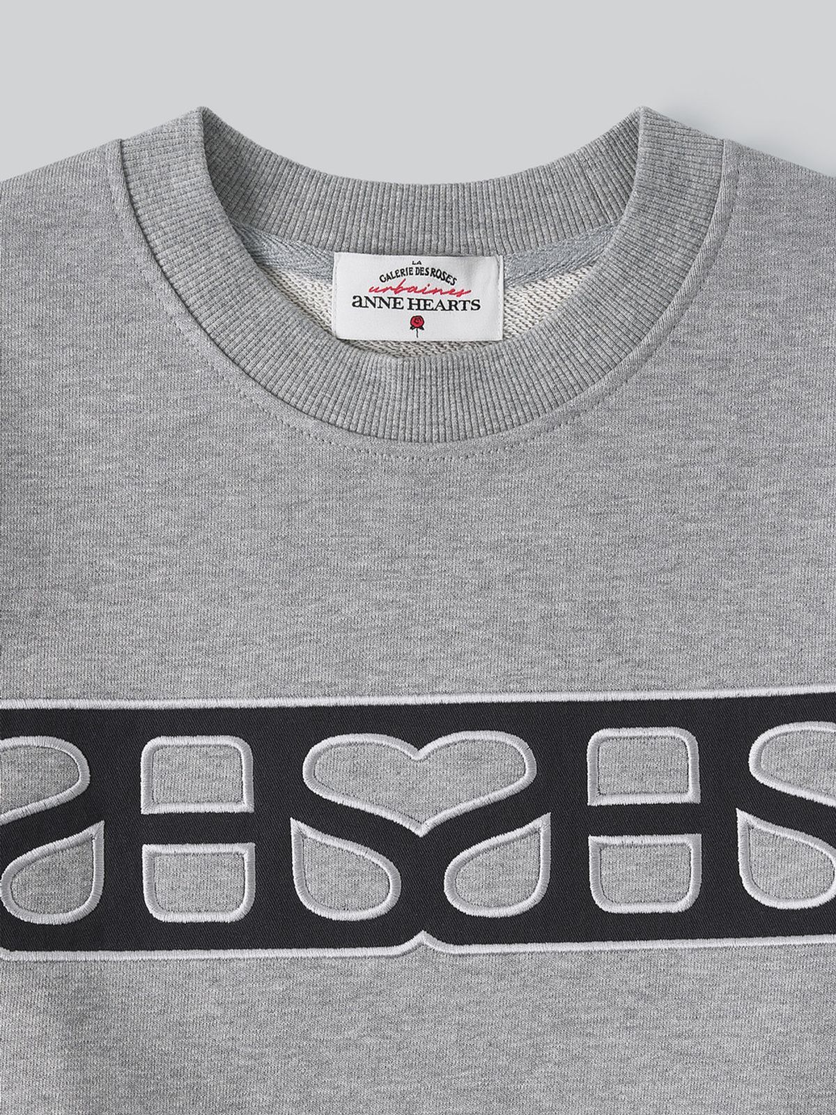 앤하츠(ANNEHEARTS) Heart Logo Patch Sweatshirt_MELANGE
