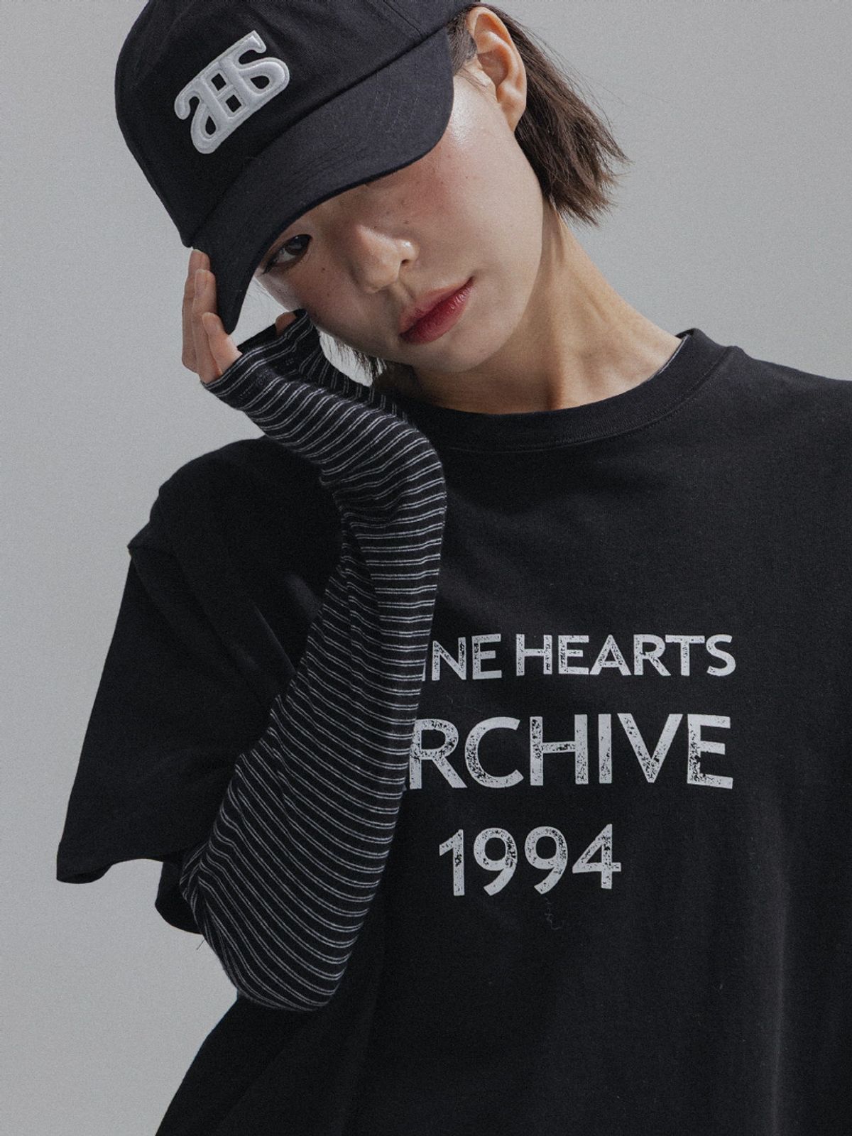 앤하츠(ANNEHEARTS) Double Stripe Slim Tee_BLACK