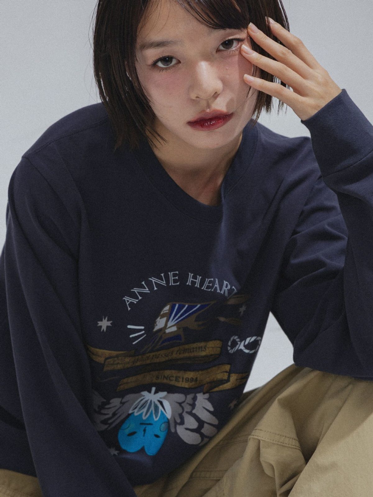 앤하츠(ANNEHEARTS) Bandena Muse Long Sleeve_CHARCOAL