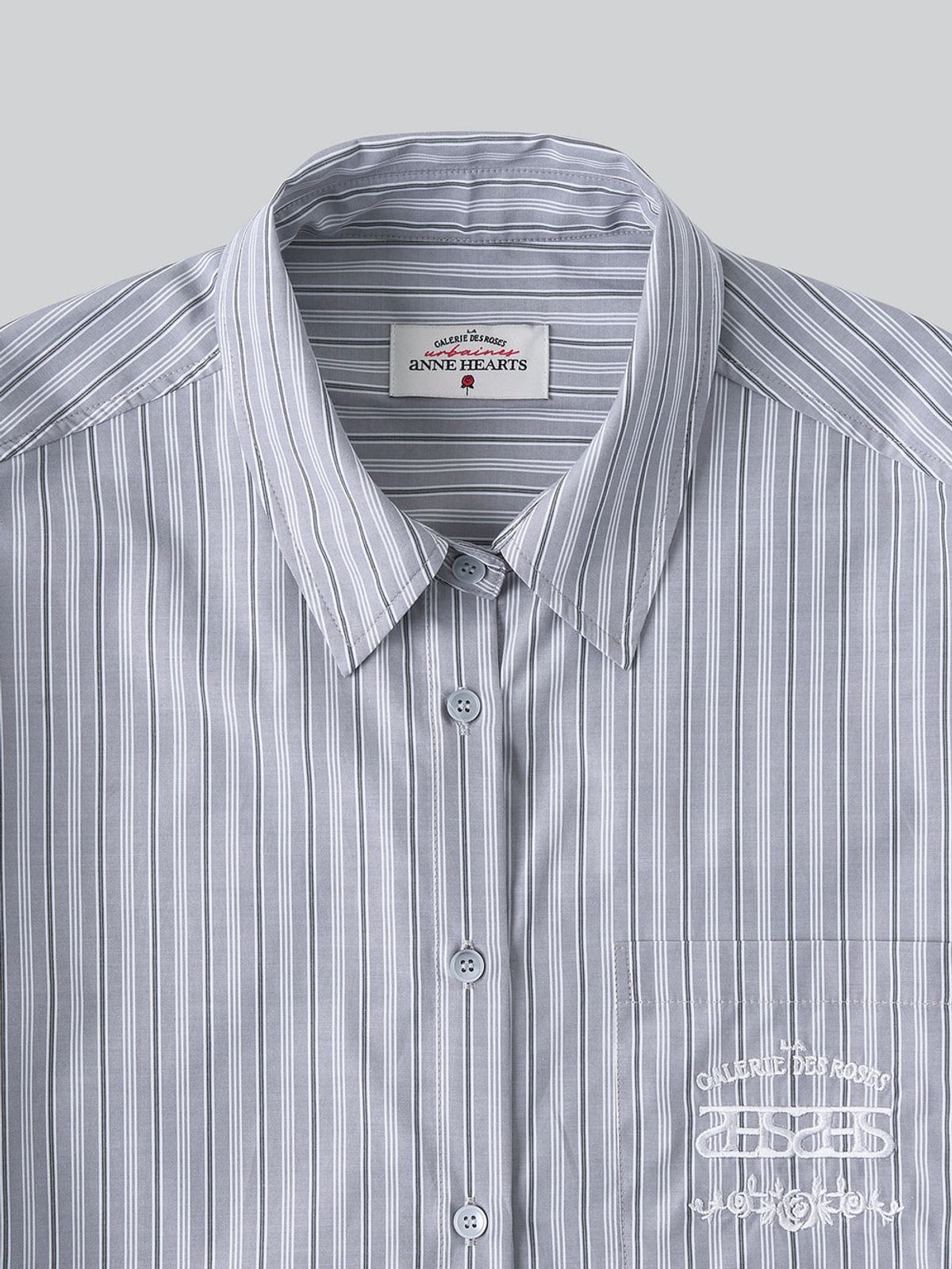 앤하츠(ANNEHEARTS) Breeze Embroidery Stripe Shirt_GREY