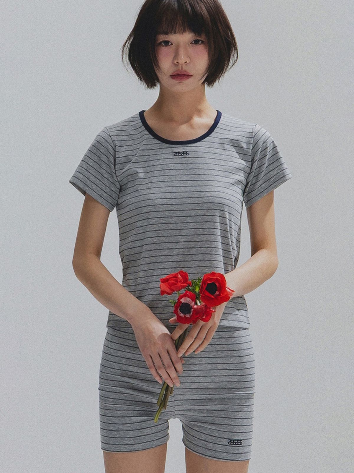 앤하츠(ANNEHEARTS) Nostalgic Stripe Round Top_GREY