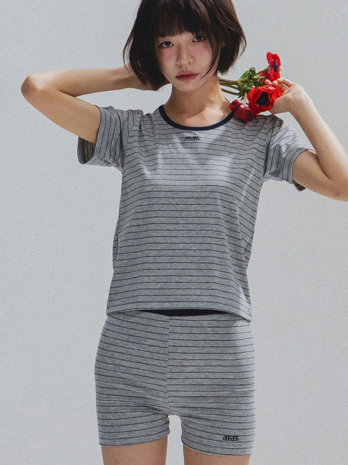 앤하츠(ANNEHEARTS) Nostalgic Stripe Round Top_GREY