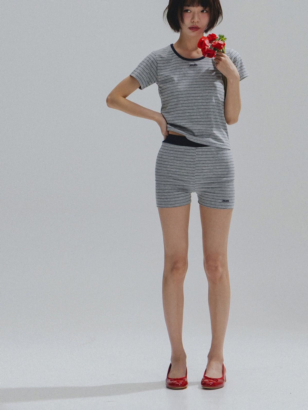 앤하츠(ANNEHEARTS) Nostalgic Stripe Round Top_GREY