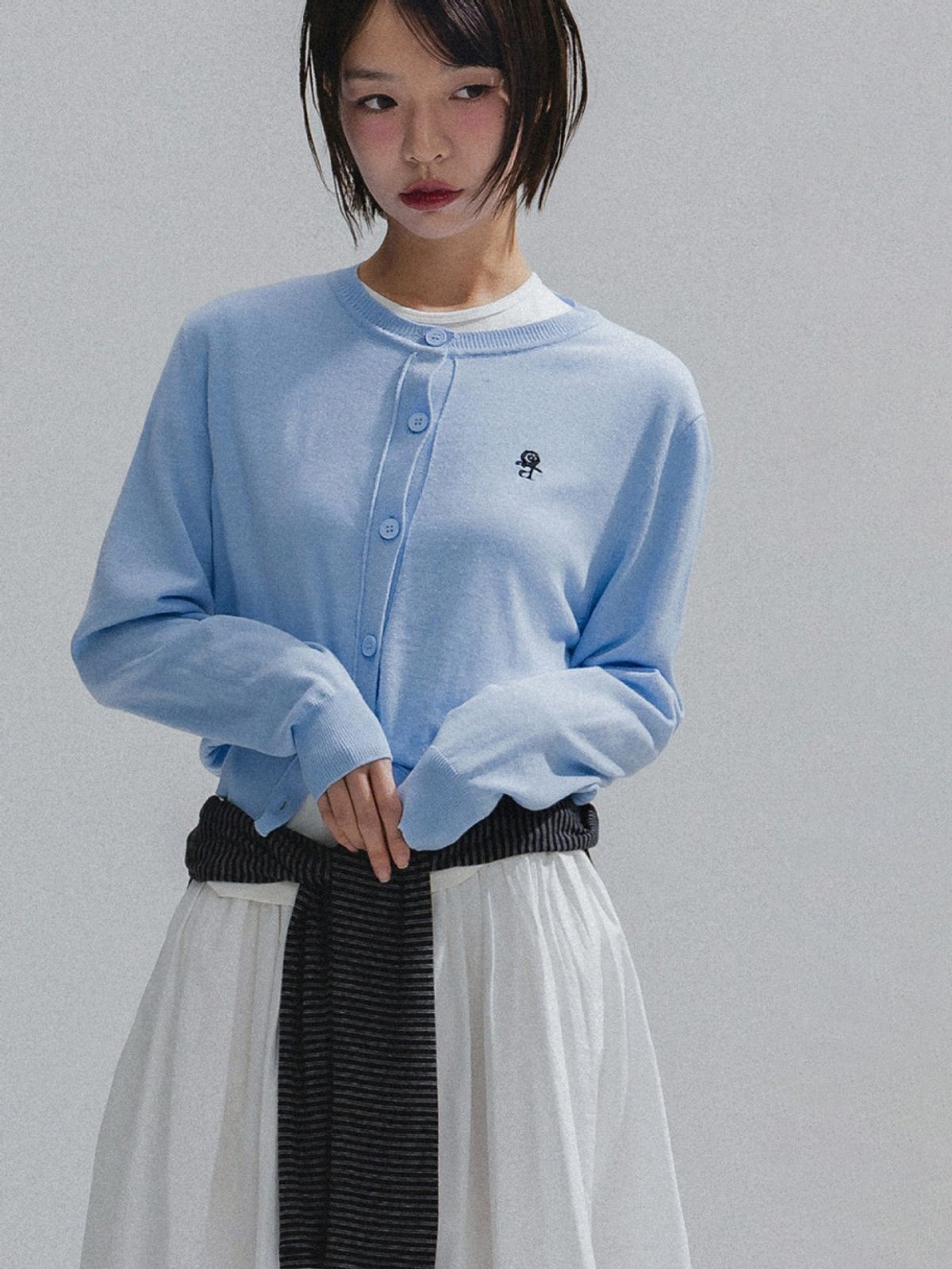 앤하츠(ANNEHEARTS) Floral Logo Wool Cardigan_BLUE