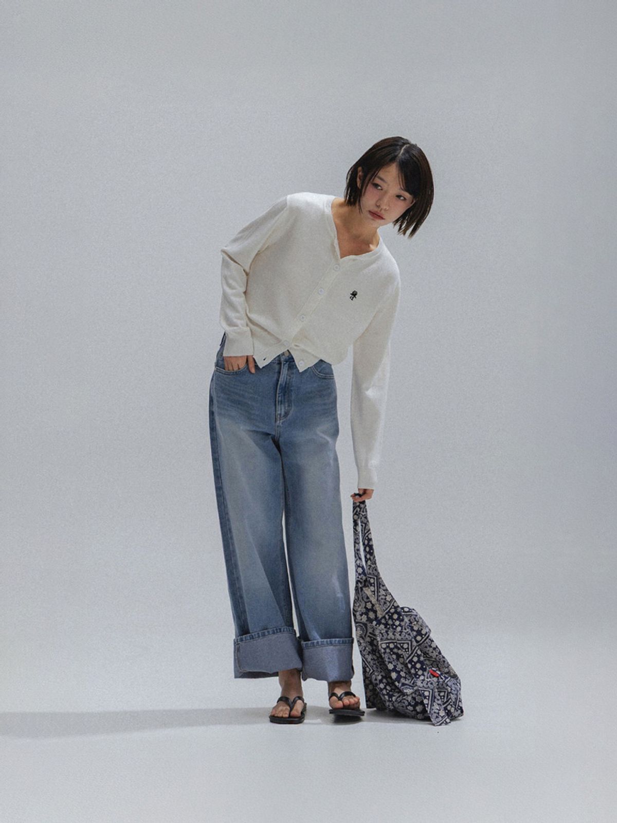 앤하츠(ANNEHEARTS) Floral Logo Wool Cardigan_IVORY