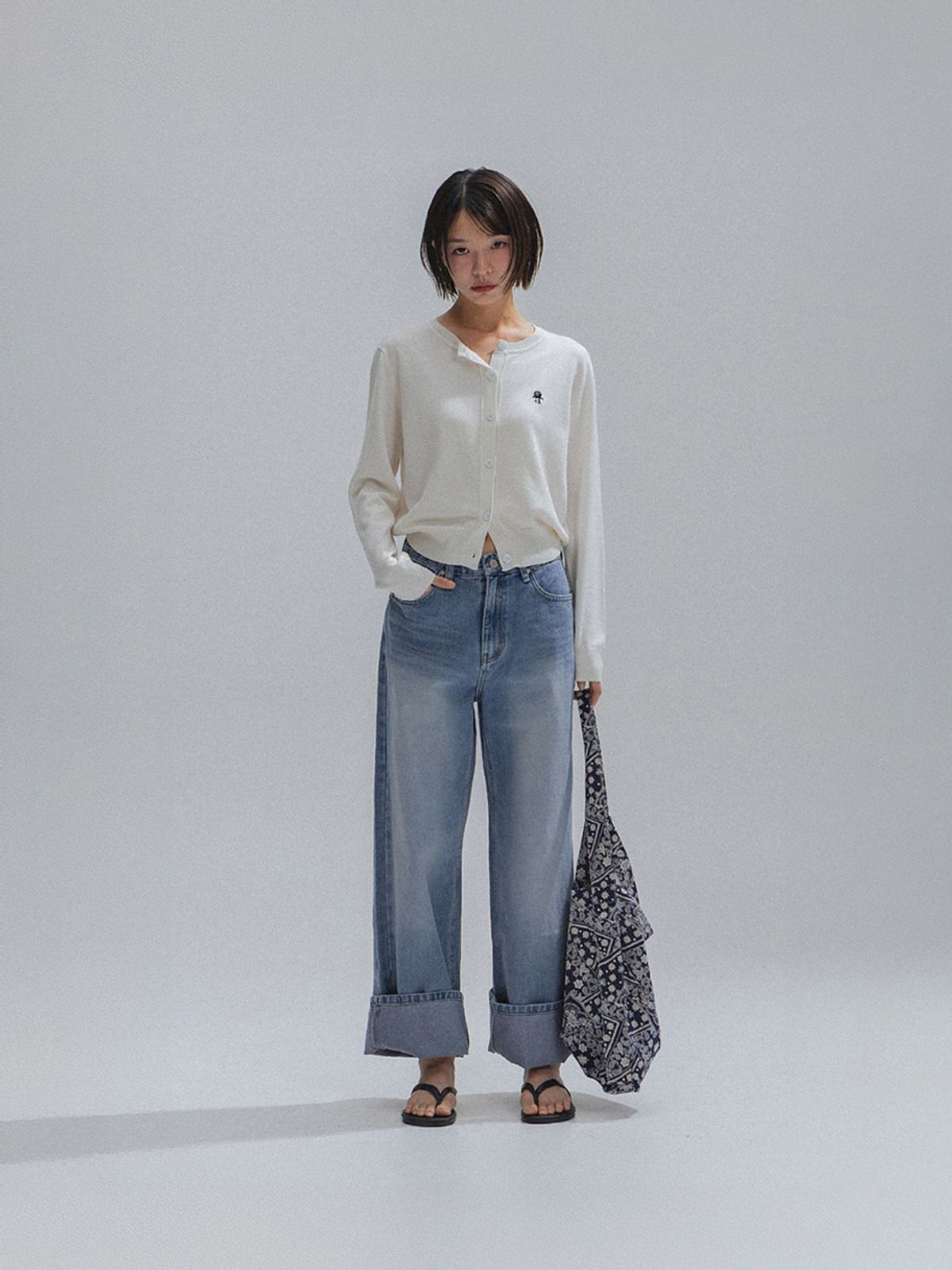 앤하츠(ANNEHEARTS) Floral Logo Wool Cardigan_IVORY