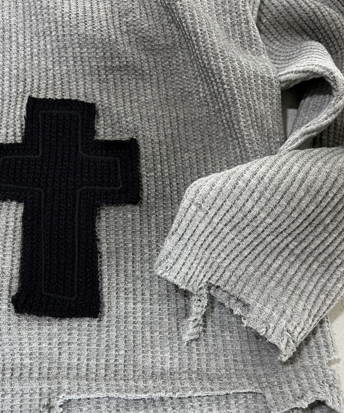 스케이터락(SK8ER ROCK) Cross Painting Grunge T-Shirt ((melange gray))